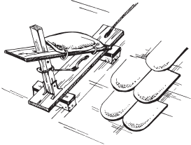 Рабочая скамья или столик с мягкими подкладками